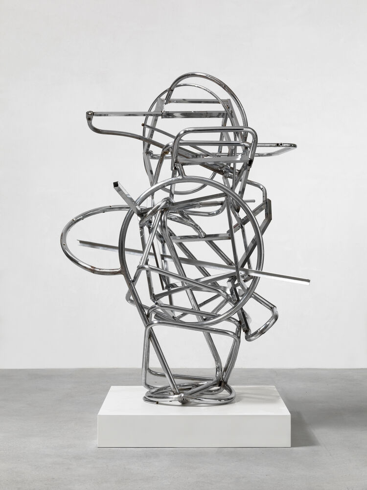 Karsten Konrad: sculpture made of chrome-plated tubes