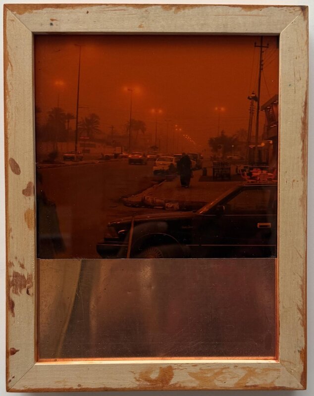 Crown Royale, BB1933, Unikat, 2023, Fotodruck auf Hahnemühle Fine Art Papier, Plexiglas und Holz, 26 x 20 x 16 cm