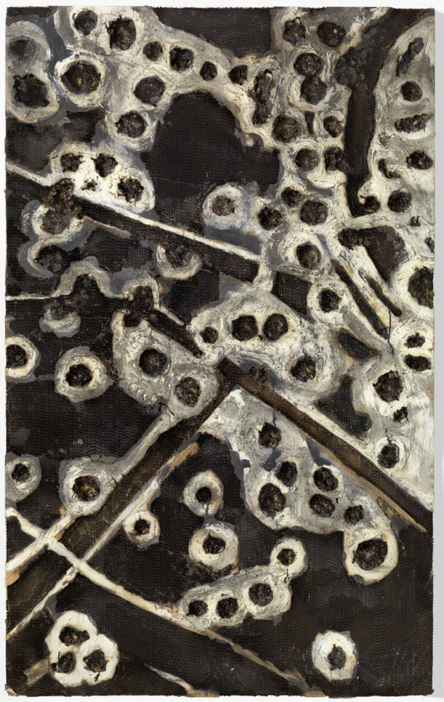 Trak Wendisch, Feld II, 2019, Relief in Wabenpappe, gebrannt, farbig gefasst, 199,5 x 124 x 4 cm