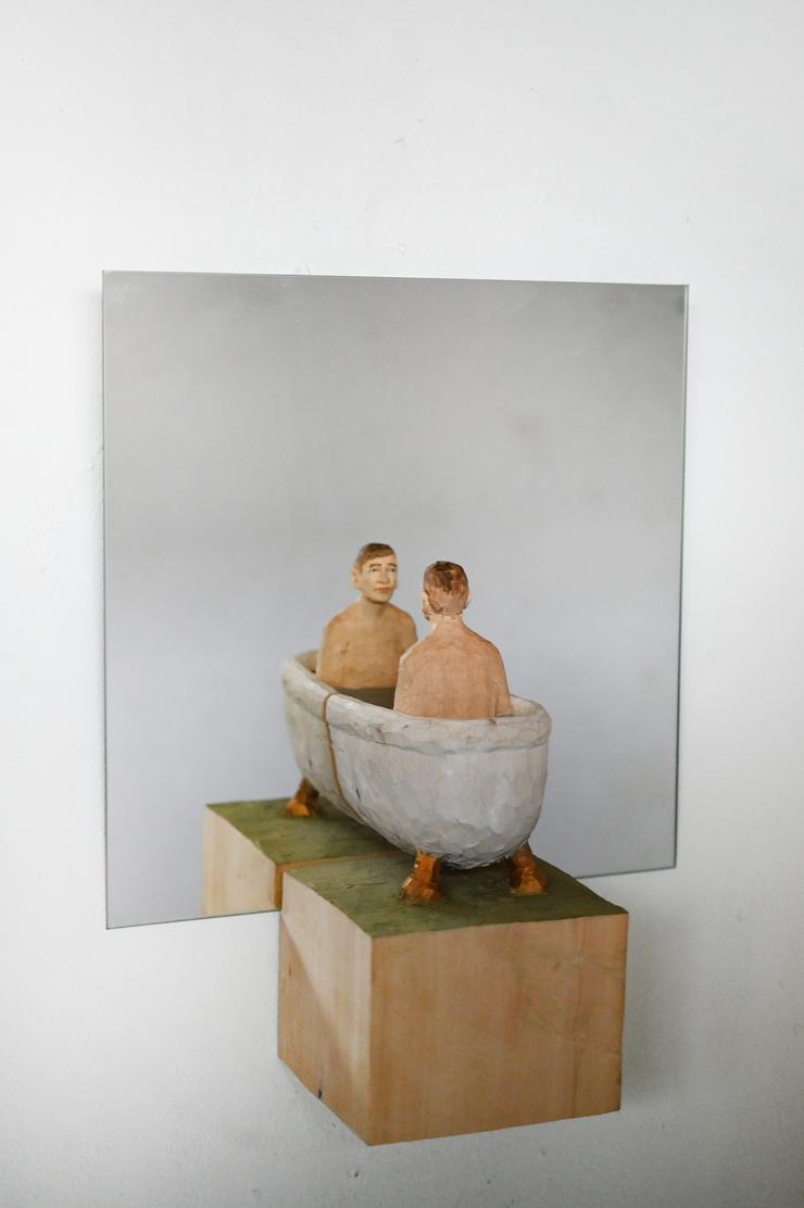 Johannes Hepp, „Spiegelobjekt – Mann in Badewanne“, 2023