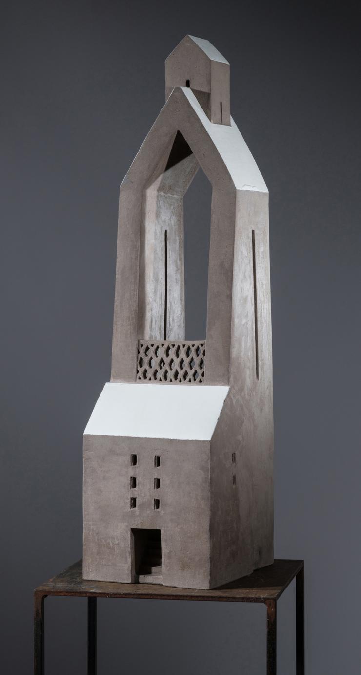 Anna Arnskötter, „Hohes Haus, Grau“, 2023
