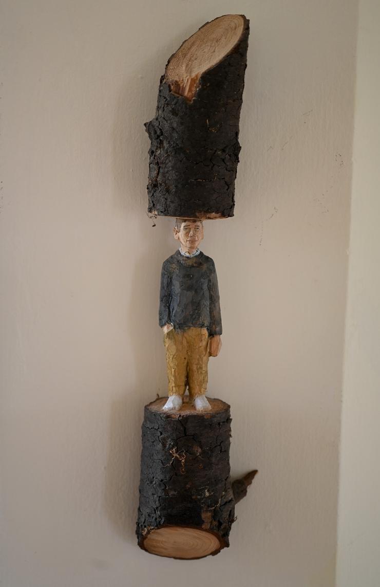 Johannes Hepp, „Mann im Ast“, 2024