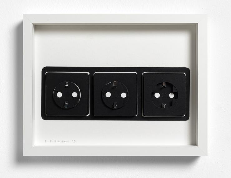 Marion Eichmann, „Steckdosen Black 1“, 2023