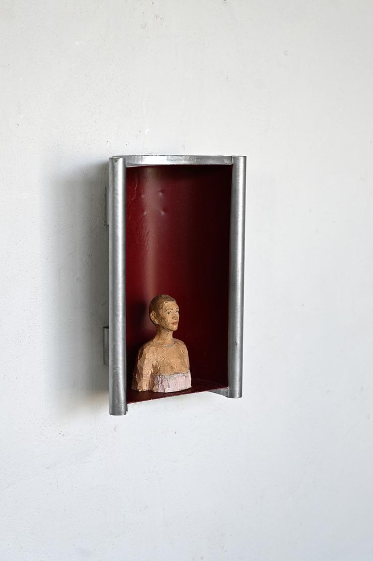 Johannes Hepp, „Frau vor Rot“, 2024