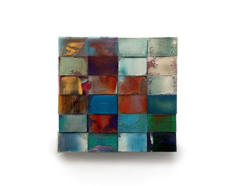 Mosaik 2107, 2024, Acryl, Harz auf Topfreiniger, 33,5 x 33,5 cm