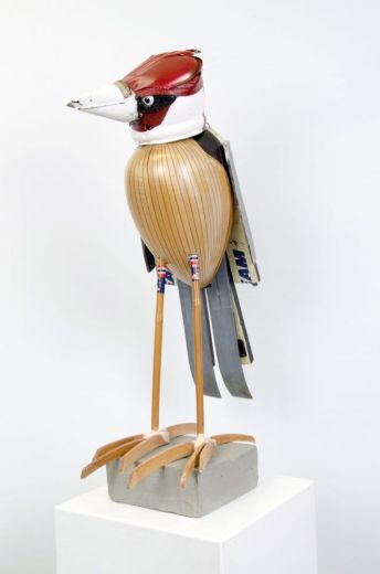 Specht, 2019, Mandoline, Kehrblech, Kupfertopf, Skier, Kleiderbügel, Lack 30 x 80 x 50 cm