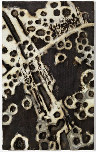 Trak Wendisch, Feld III, 2019, Relief in Wabenpappe, gebrannt, farbig gefasst, 200,5 x 124 x 4,5 cm